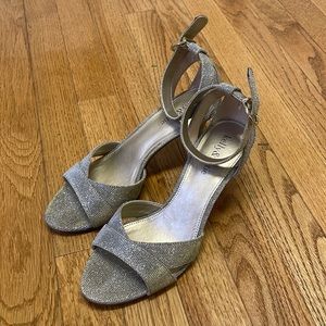 Kelly & Katie 3in silver heels with gold tint